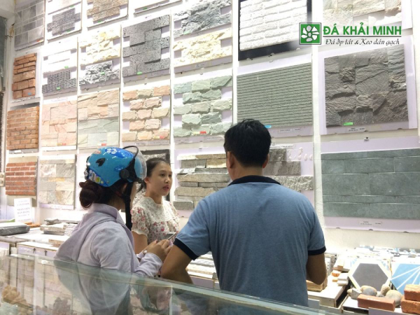 Hoạt động bán hàng tại Showroom Đà Nẵng