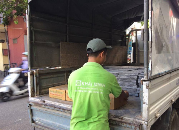 Hoạt động giao hàng lên xe của Khải Minh