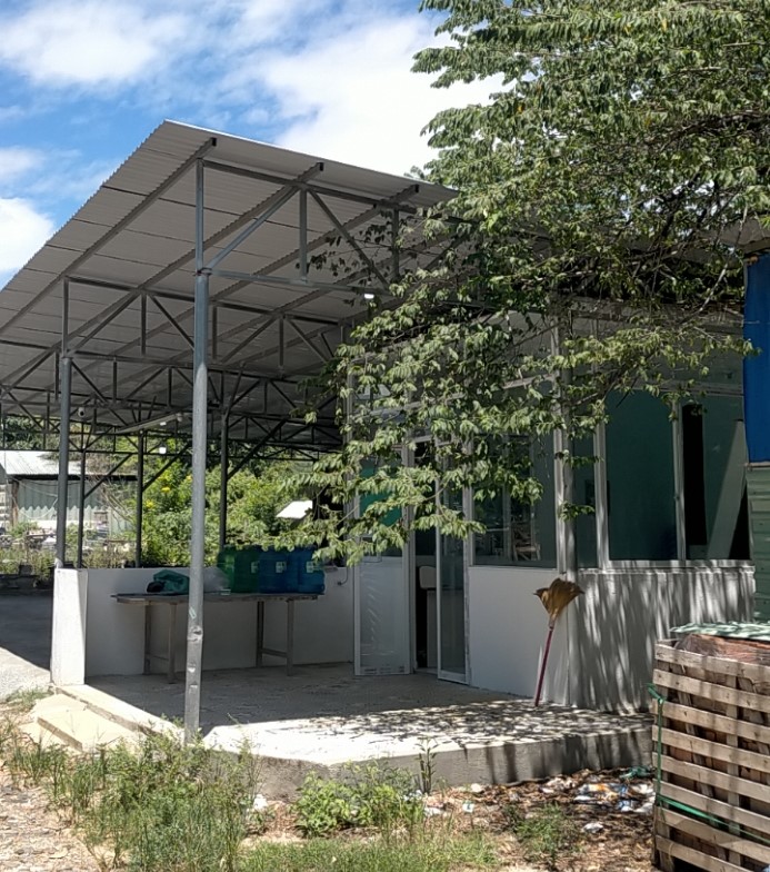 Nhà văn phòng làm việc kế kho chứa hàng